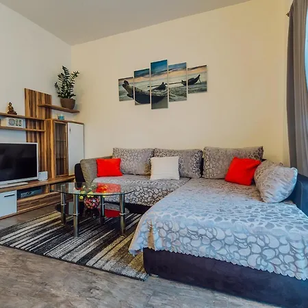 Essentia * بودْسْتغانا